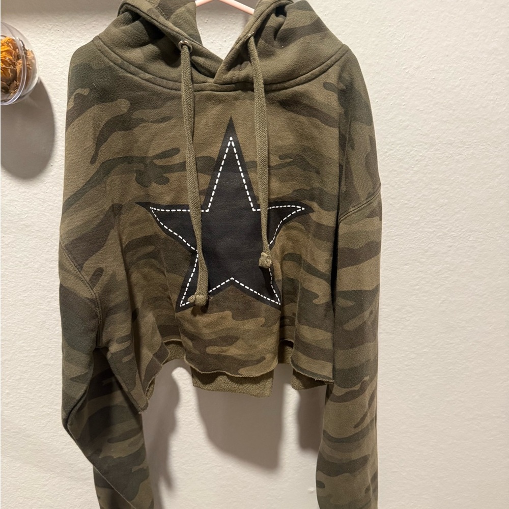 Sugar Flower Camouflage Cropped Hoodie